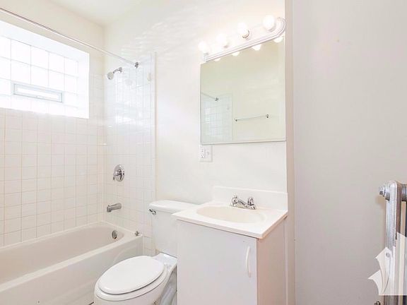 3rd image of 4031 N Kenmore Ave APT 414L