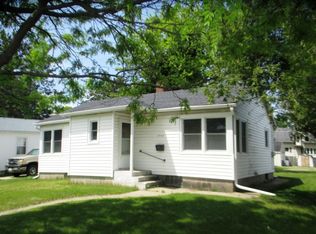 2906 Gilbert St, Marinette, WI 54143