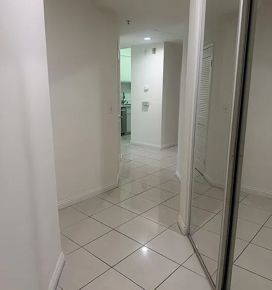 500 S Berendo St #210 — Photo 3
