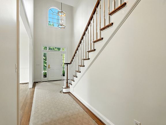5th image of 205 Belclaire Pl