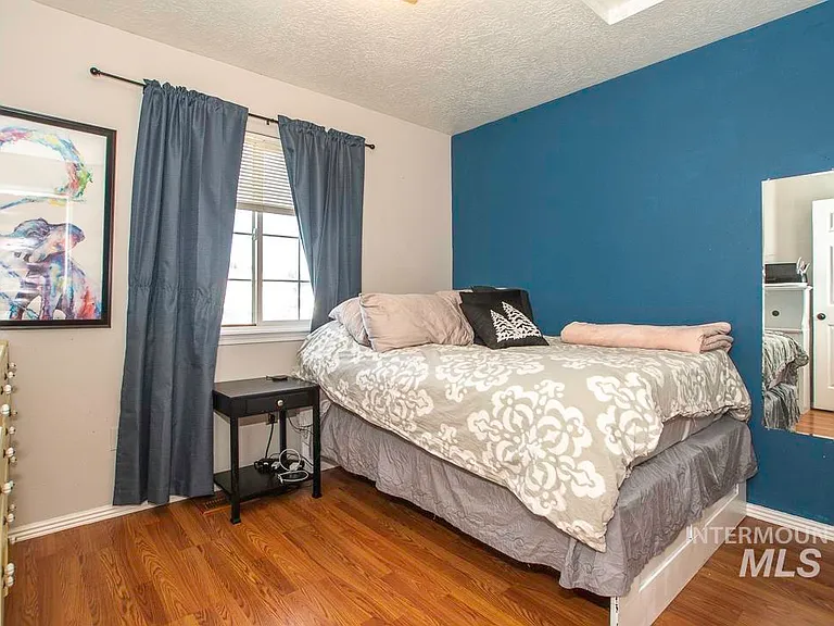 3924 Lexington St — Photo 7