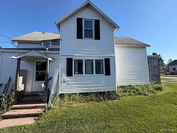 4th image of 307 Iron St