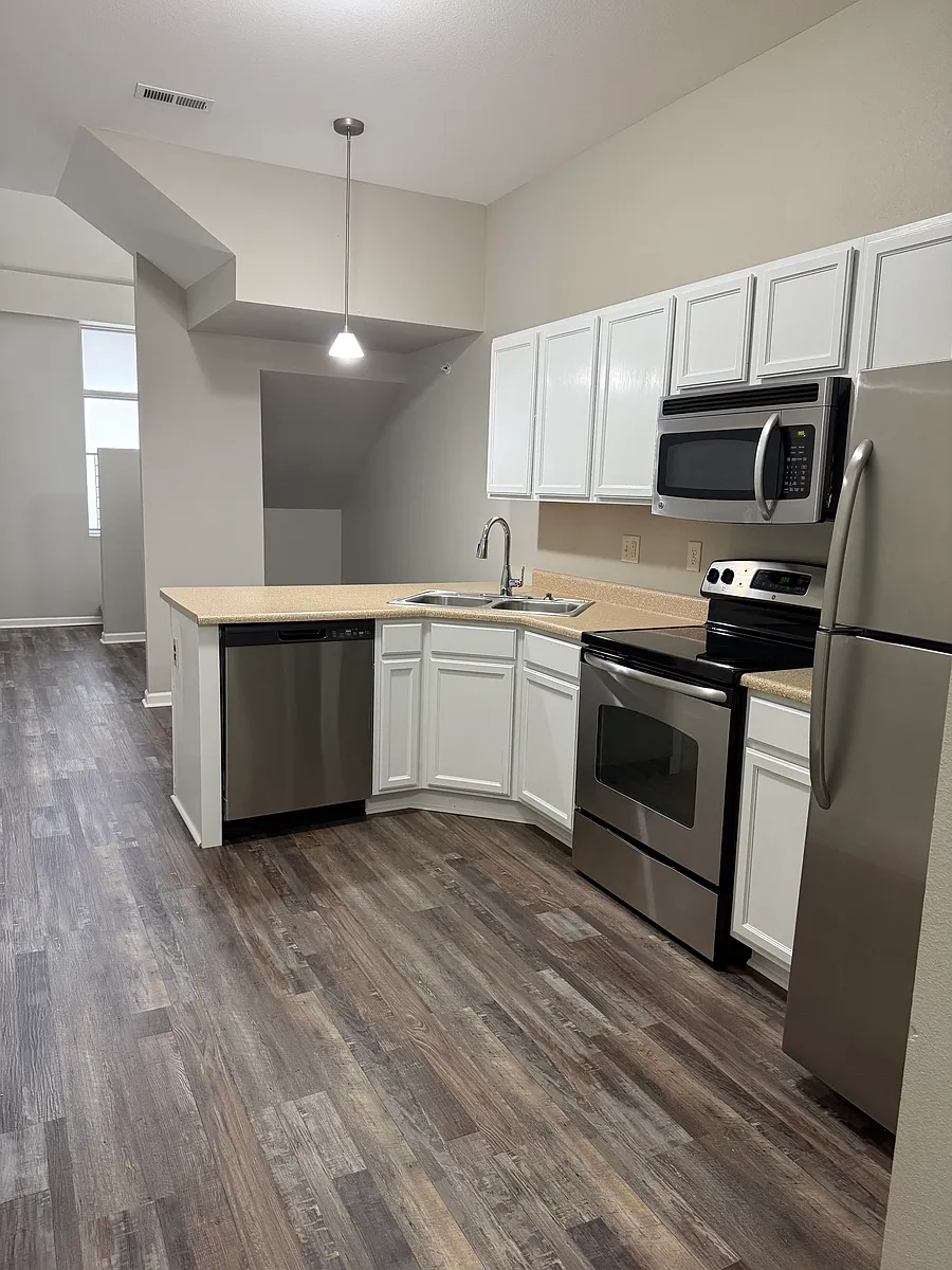Building Photo - 640 S 50th St #1210