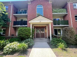 22 Maple Crest Cir APT D, Holyoke, MA 01040
