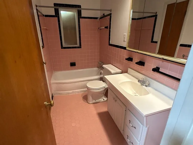 1552 Delmont Rd — Photo 15