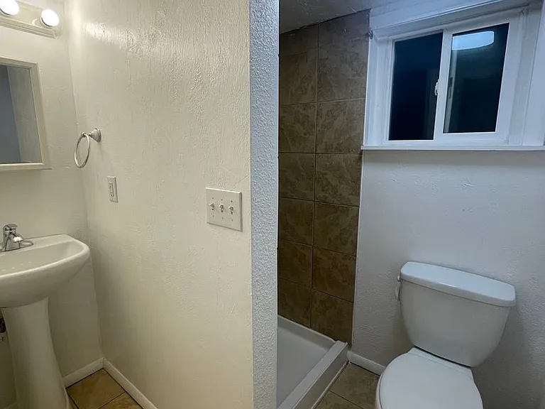 1127 W Mulberry St — Photo 22