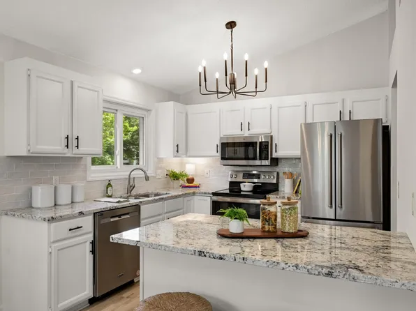 8900 Rosewood Ln N, Maple Grove, MN 55369