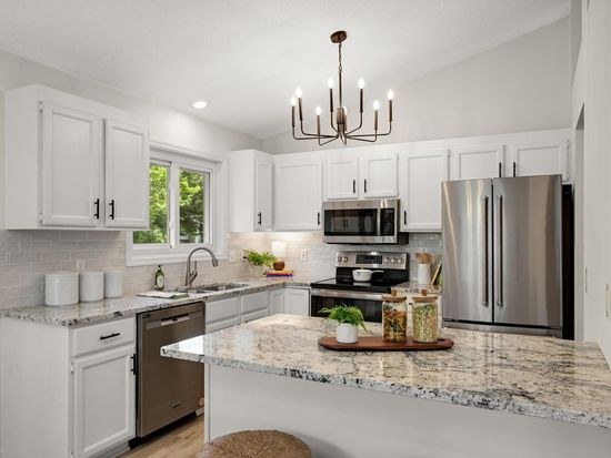 8900 Rosewood Ln N, Maple Grove, MN 55369