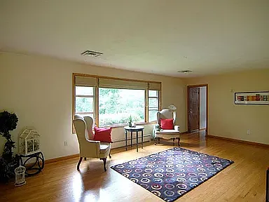 3 bed, 1832 sqft, $2,300 — Photo 2