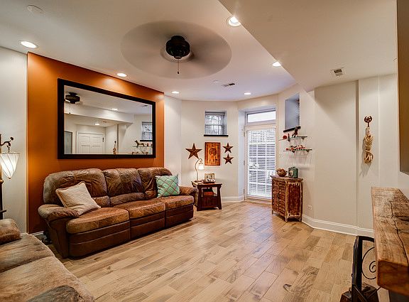 5th image of 1906 W Estes Ave #G