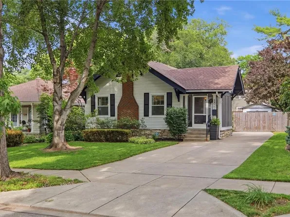 5827 Holmes St, Kansas City, MO 64110