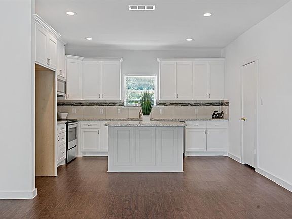 4th image of 4703 Columbia Ave #101-5
