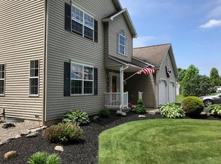 7569 Greenbough Cir, Baldwinsville, NY 13027