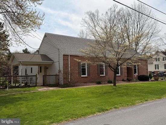 195 E Yellow Breeches Rd, Carlisle, PA 17015