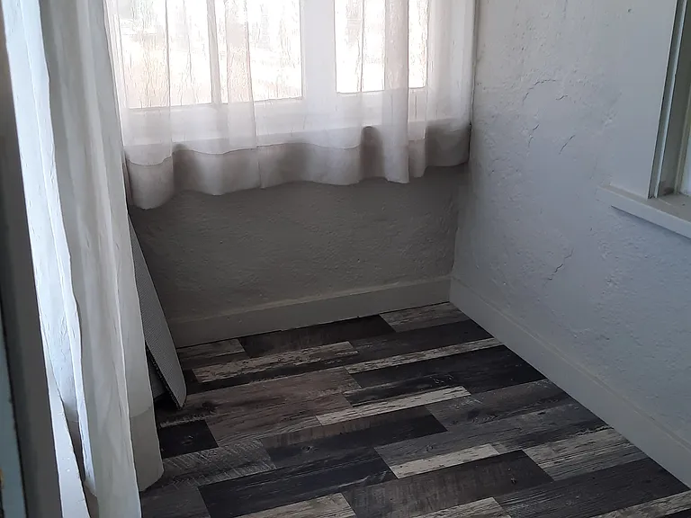413 Pardee Ave — Photo 2