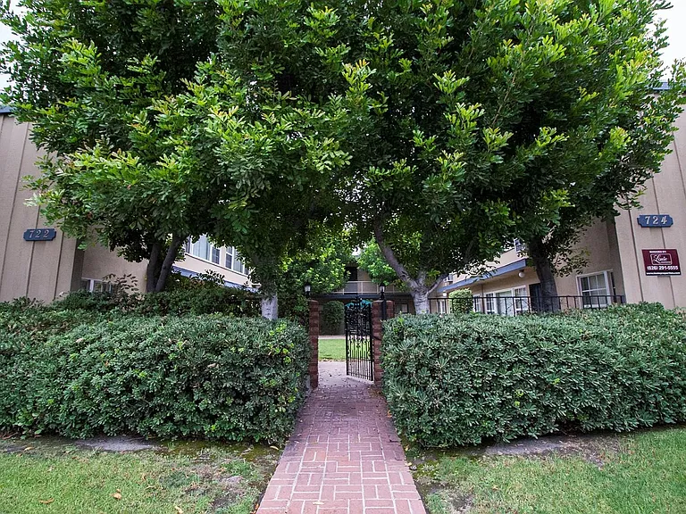 724 N Sunset Blvd #A — Photo 7