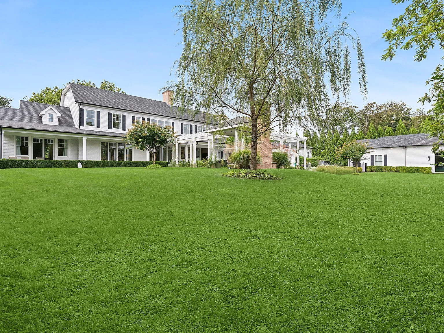 Bridgehampton Village Estate New Construction — Photo 3