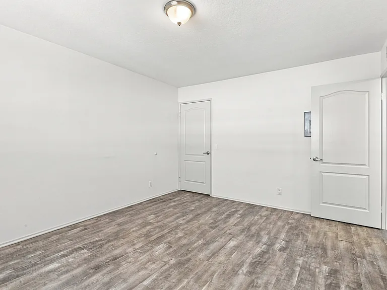 4247 Matilija Ave #102 — Photo 24