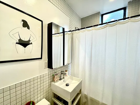 Rented by Pear NYC LLC | media 11