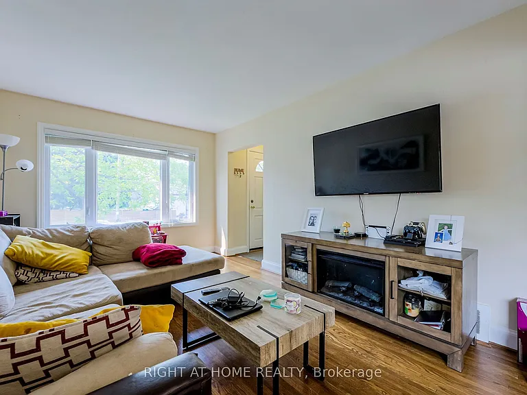 32 Florens Ave — Photo 6