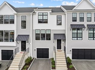 27 Brentwood Cir #27, Danbury, CT 06810