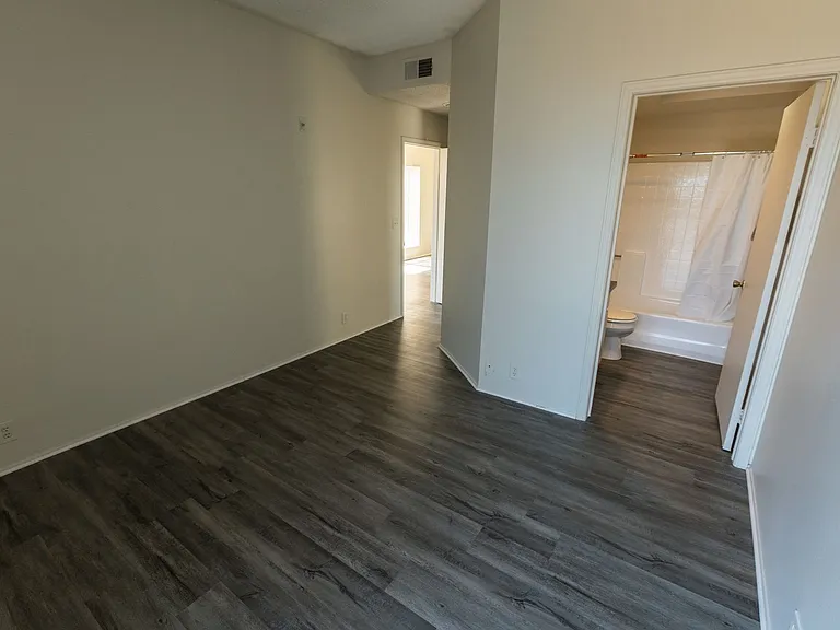 747 Gayley Ave — Photo 40