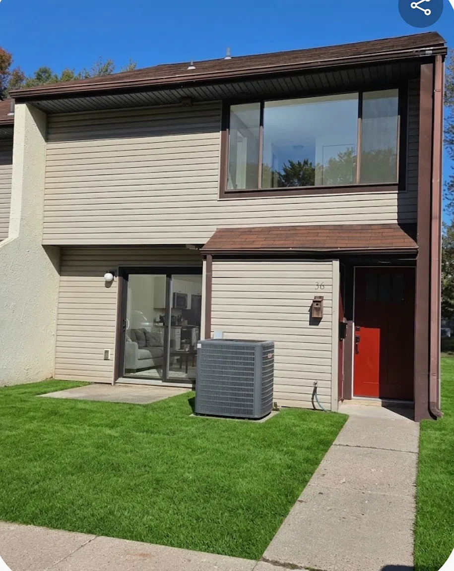 3 bed, 2.5 bath, 1600 sqft, $3,000 — Photo 1