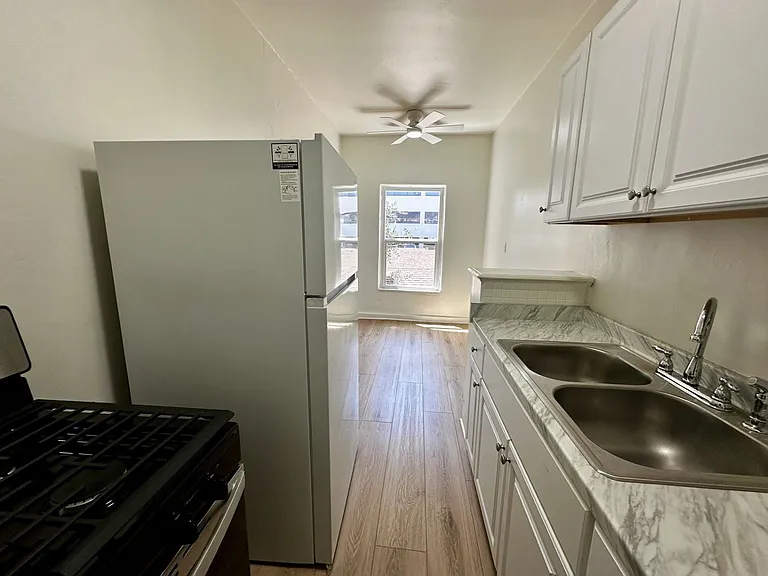 213 S Jackson St — Photo 14