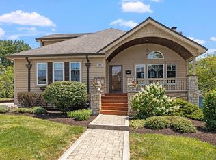 121 S Wilmette Ave, Westmont, IL 60559