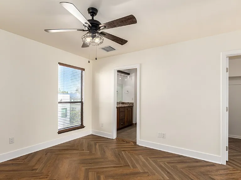 1300 W 5th St #1005 — Photo 10