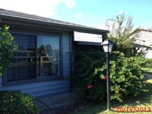 2nd image of 180 Limewood Pl #A