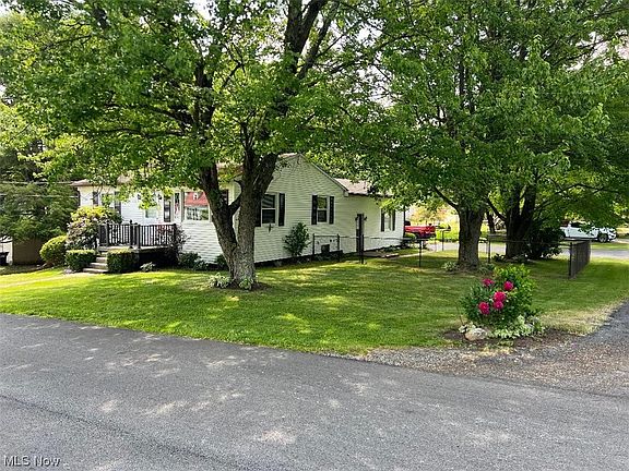 4th image of 46711 Taylor Ave