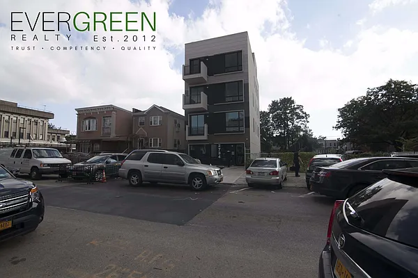 Rented by Evergreen Apartments BK | media 36