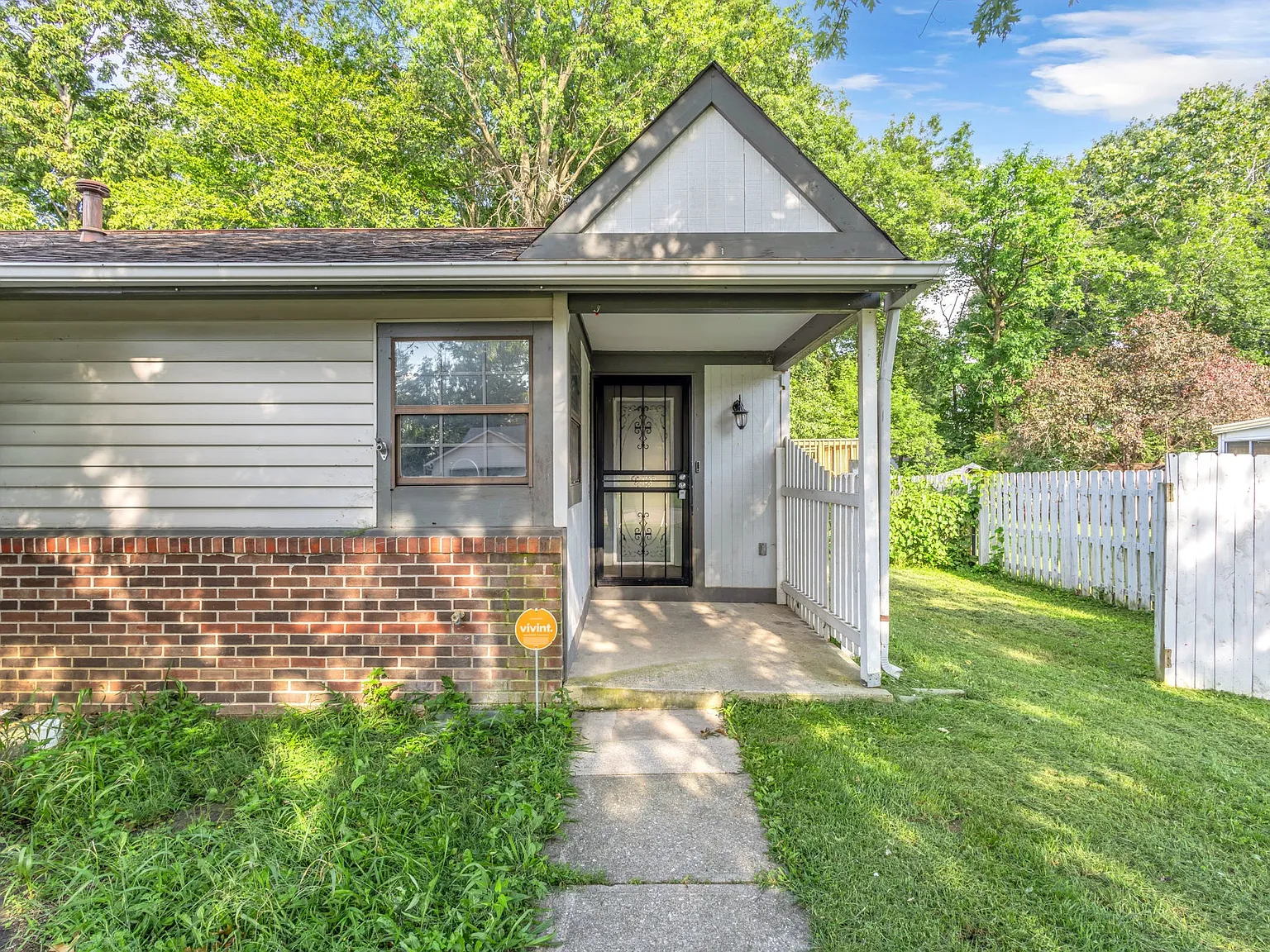 3 bed, 1352 sqft, $1,825 — Photo 4
