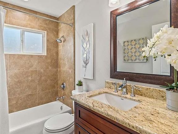 4th image of 4002 La Mesa Ln