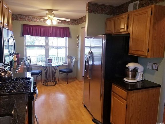 3rd image of 9 Maple Wing Dr #9