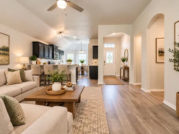 912 Hidden Oaks Dr, Burleson, TX 76028