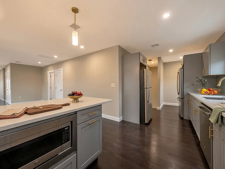 43 Wright Ave #4 — Photo 53