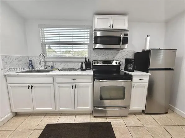 947 NE 149th St #947, Miami, FL 33161