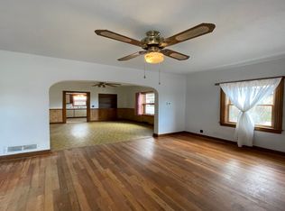 409 S 5th St, Hot Springs, SD 57747