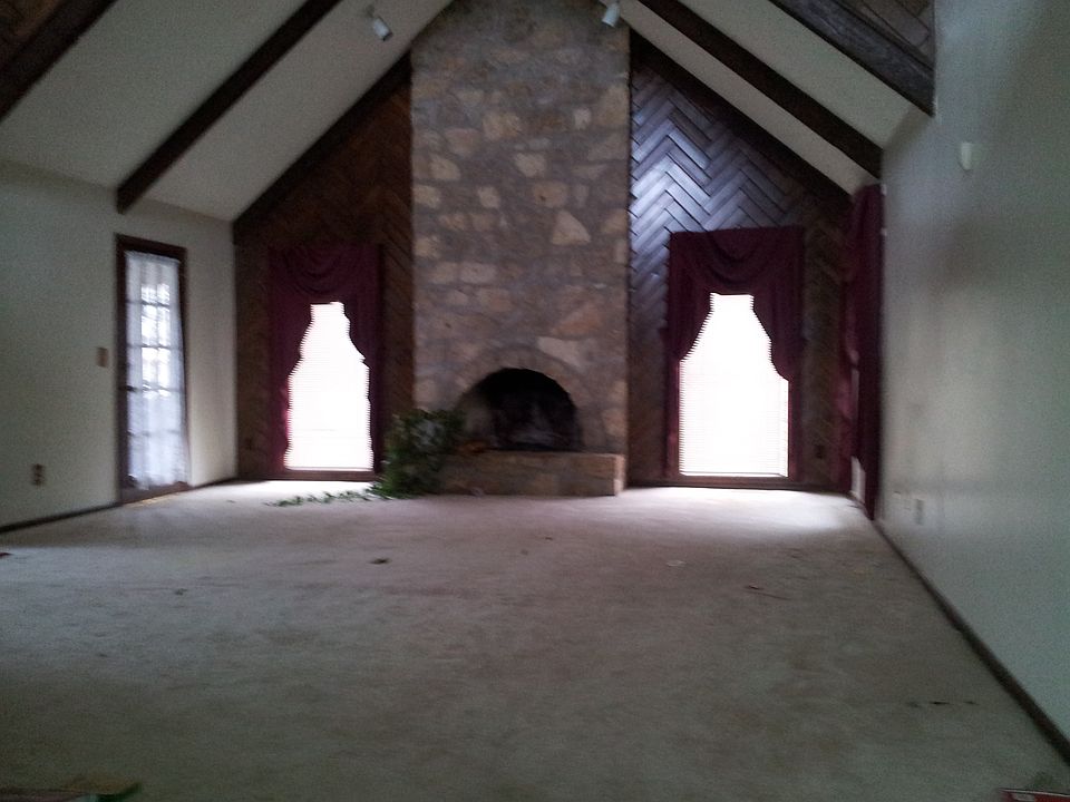 2nd image of 620 E 108th St