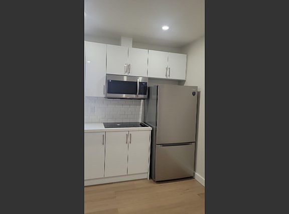 3rd image of 304 Albert St W #206