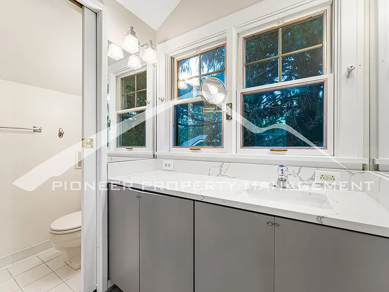 2324 Stuart St — Photo 19