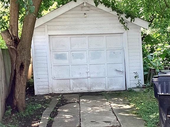 5th image of 3212 E 134th St