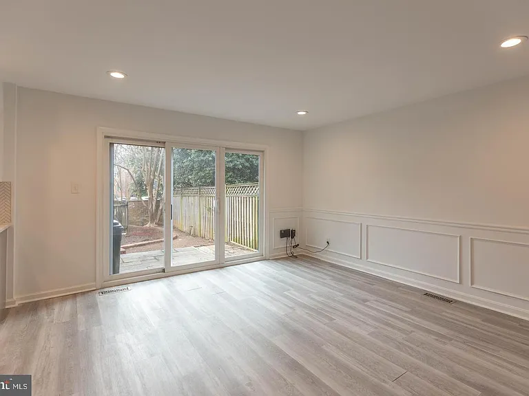 9311 Marycrest St — Photo 12