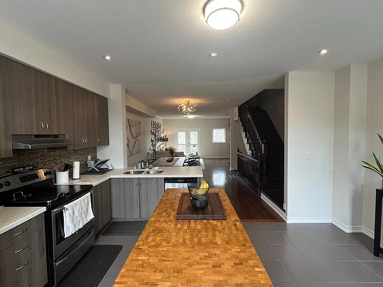 1129 Haig Blvd #5 — Photo 3