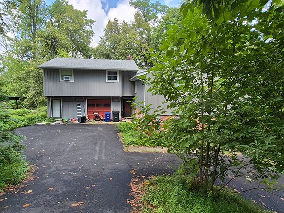 3rd image of 265 Mountain View Rd