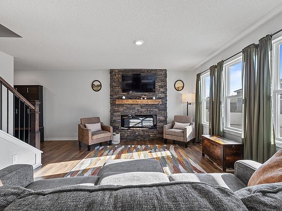 5th image of 613 Elizabeth Ln NW