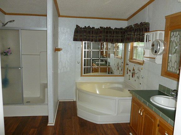 3rd image of 202 Vincent Dr
