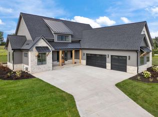 3560 W Pine View Ct, Mequon, WI 53097